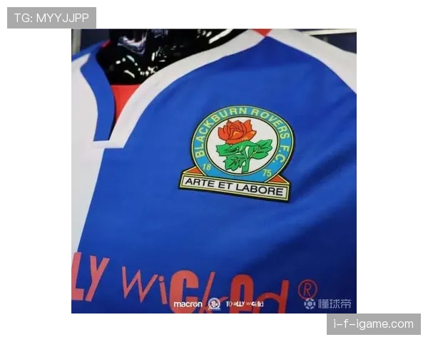 布莱克本推出蓝白方格新球衣，融合时尚潮流与环保理念引关注