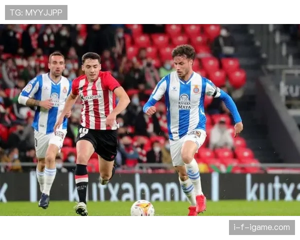 西甲蓝白荣耀球队新赛季首战告捷，状态回暖引关注