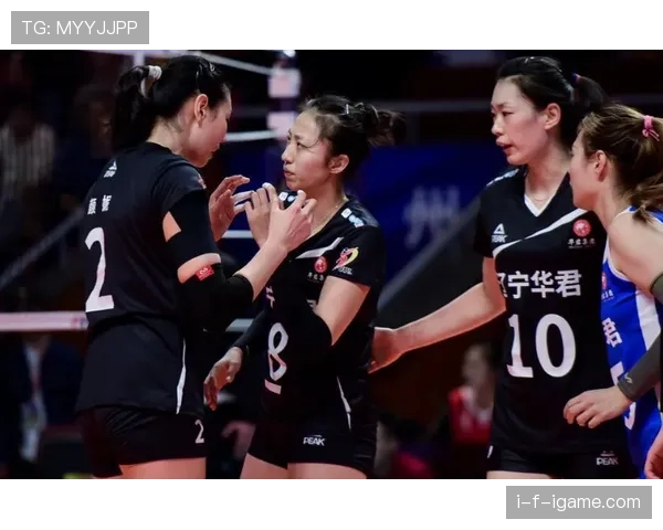 丁霞训练完直接拎爱马仕去接娃，这妈当的也太飒了